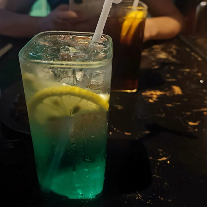 上山徒步，山顶碰杯！ 群聊头像